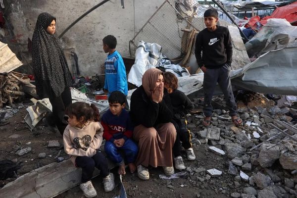 الجزیره: په غزه کې د اسراییل په بریدونو کې لږ تر لږه ۸۱ تنه وژل شوي