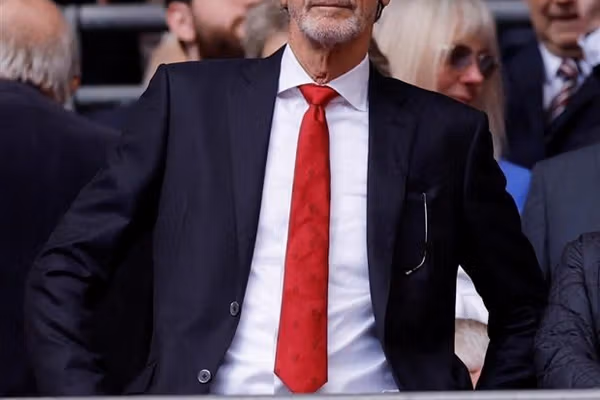 صاحب باشگاه منچستر یونایتد که گفته بود «بریتانیا مستعمره مهاجران شده» پوزش خواست