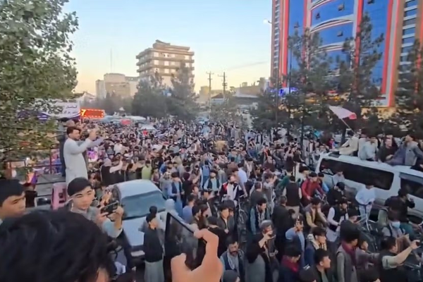 احتفالات في كابل ابتهاجاً بفوز منتخب أفغانستان بلقب آسيا للشباب في كرة الصالات