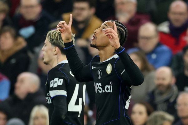 چلسی با هتتریک ژوائو پدرو، با نتیجه پرگل استون ویلا را شکست داد