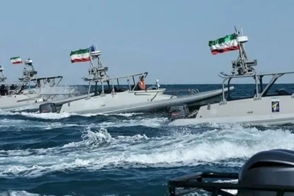 د ایران حکومت په هرمز تنګي کې سمندري پوځي تمرینات پیل کړل