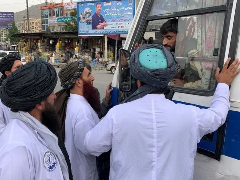 ماموران امر به‌معروف طالبان موسسات غیردولتی را برای نظارت بر پوشش زنان و نماز بازرسی کردند