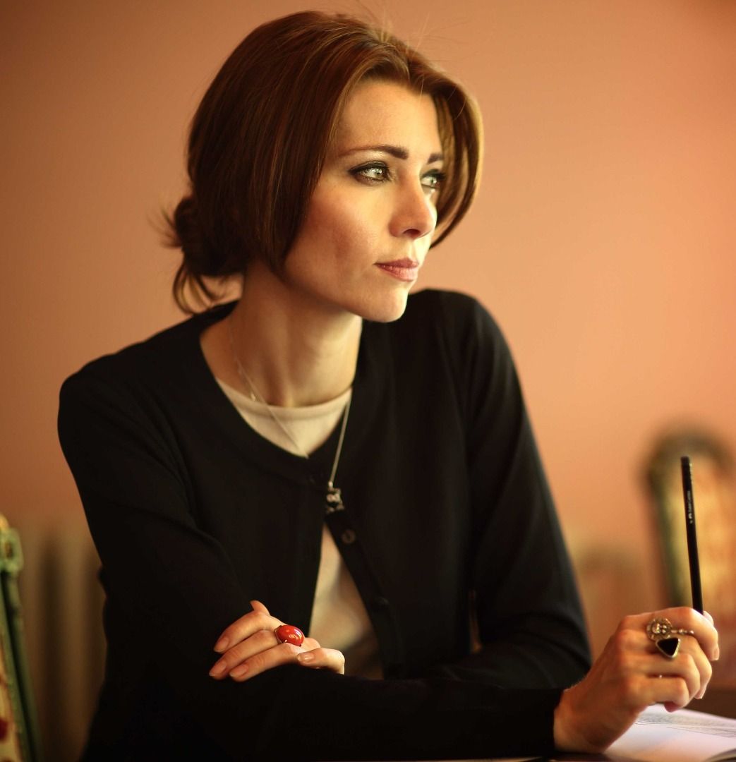 الیف شافاک، نویسنده رمان مشهور "ملت عشق" به کارزار «نسل‌کشی هزاره‌ها را متوقف کنید» پیوست