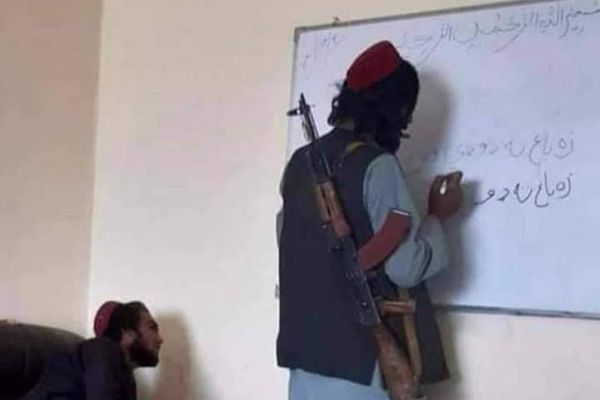 طنز سیاسی؛ نرخ اسناد تحصیلی طالبان اعلام شد