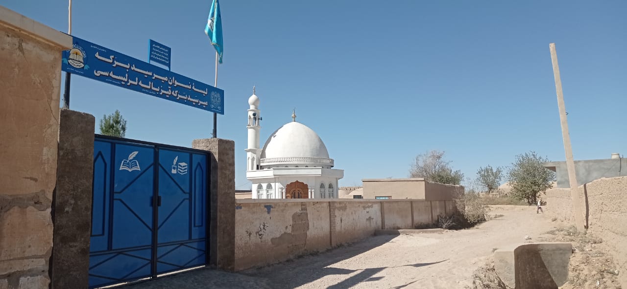 مردم در اندخوی فاریاب از ساخت مدرسه دینی طالبان در محوطه مکتب دخترانه انتقاد کردند