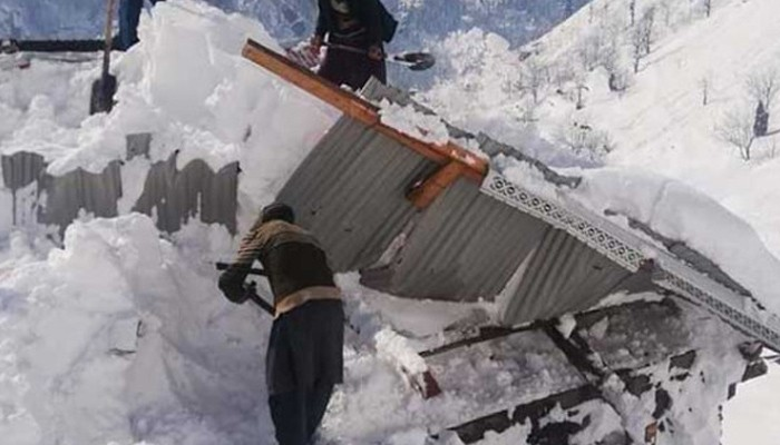 په چترال کې د واورې ښوېدنې له امله ۹ کسان مړه شوي