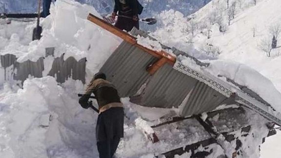 په چترال کې د واورې ښوېدنې له امله ۹ کسان مړه شوي