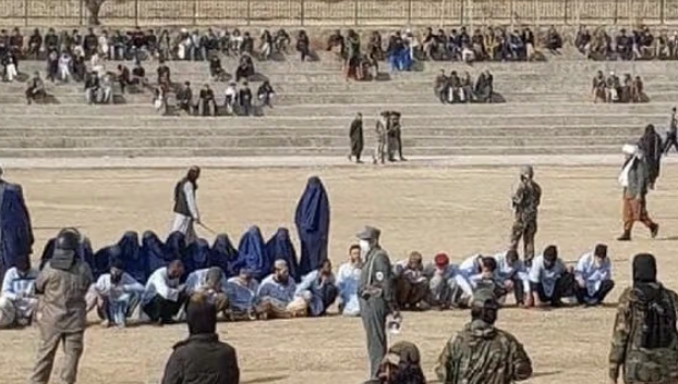 طالبان تنفذ جلداً علنياً لـ24 فردًا بينهم 5 نساء في سربل ولغمان