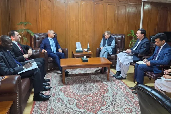 نماینده پاکستان با هیئت یوناما درباره تهدیدات تروریستی از افغانستان گفتوگو کرد