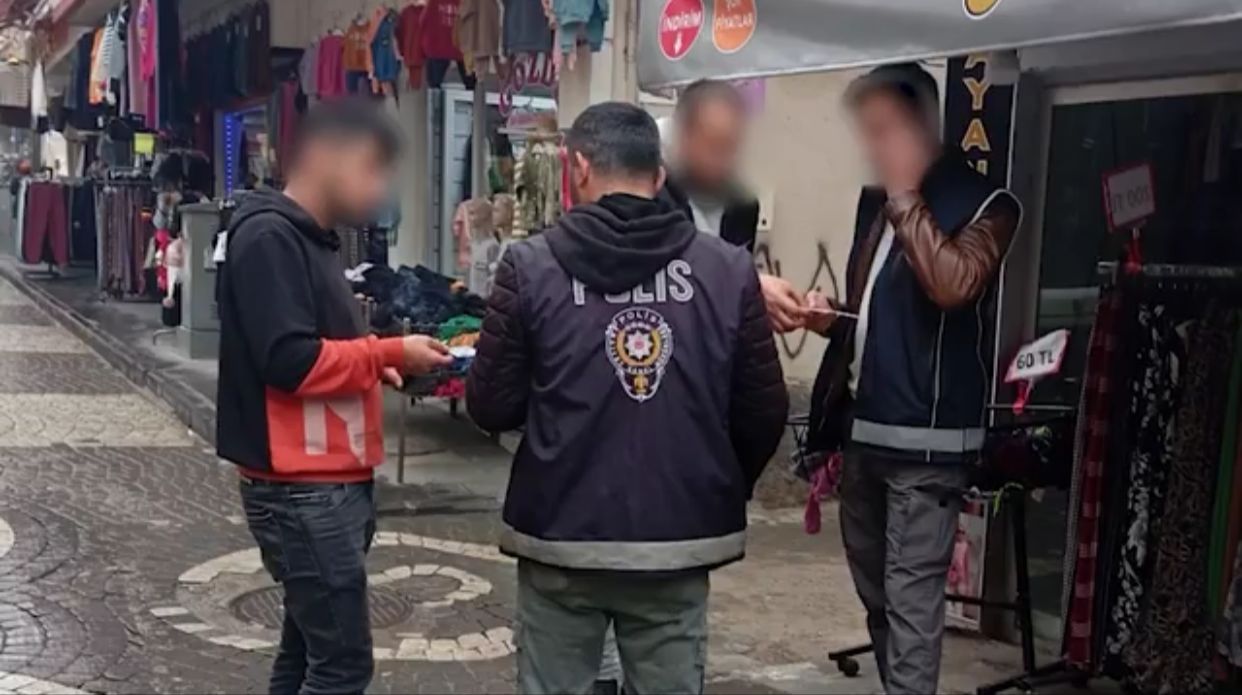 پولیس ترکیه نزدیک به ۱۳۰۰ پناهجو را بازداشت کرد