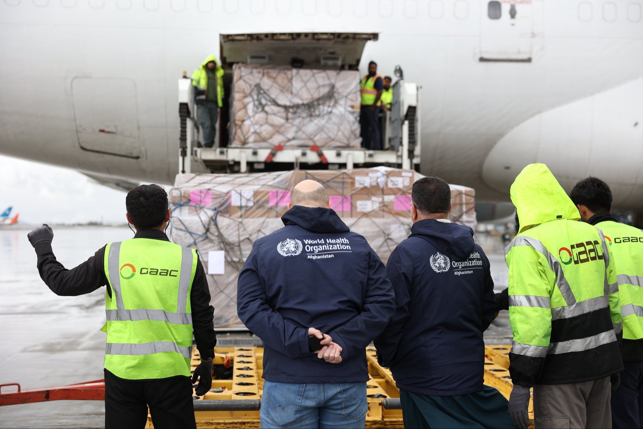 د روغتیا نړیوال سازمان: افغانستان ته ۷۸،۵ ټُنه بېړني طبي تجهيزات راورسېدل