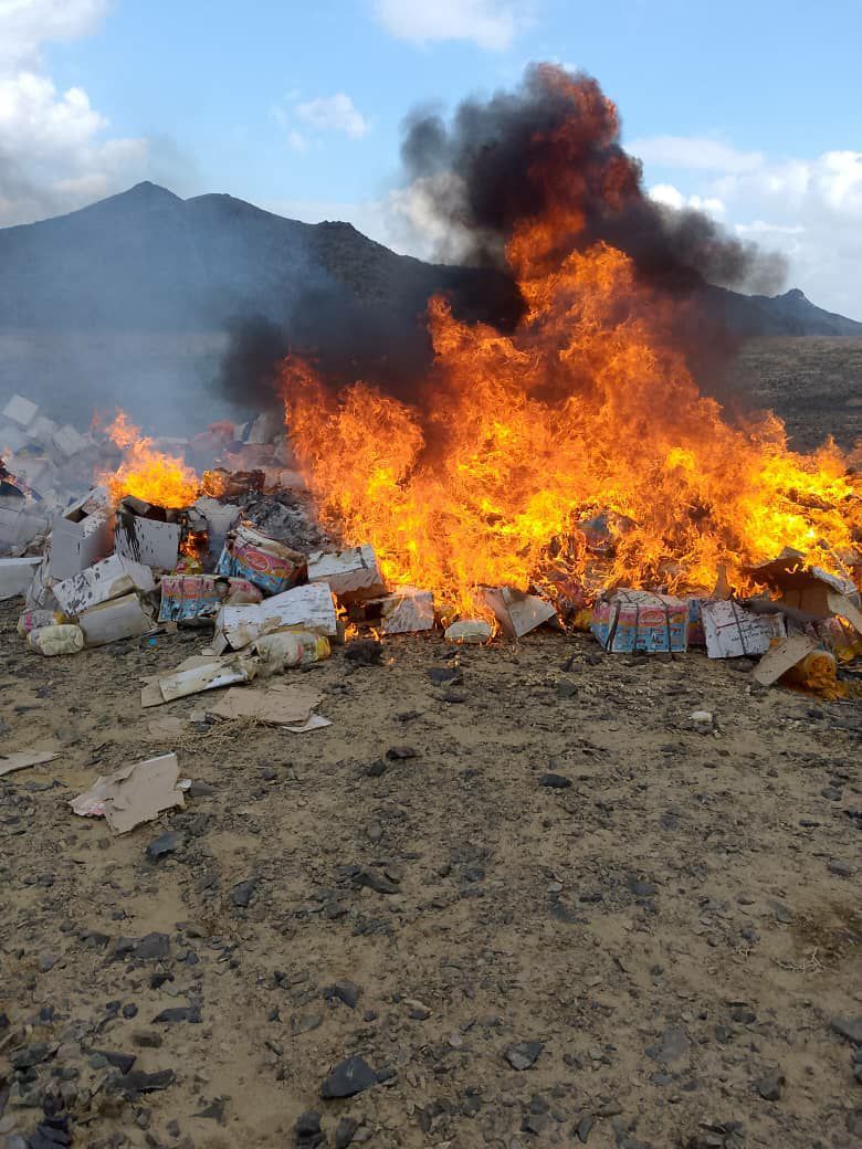 طالبان وايي په هلمند کې یې نږدې ۹ زره کیلو ګرامه قاچاقي مواد وسوځول 