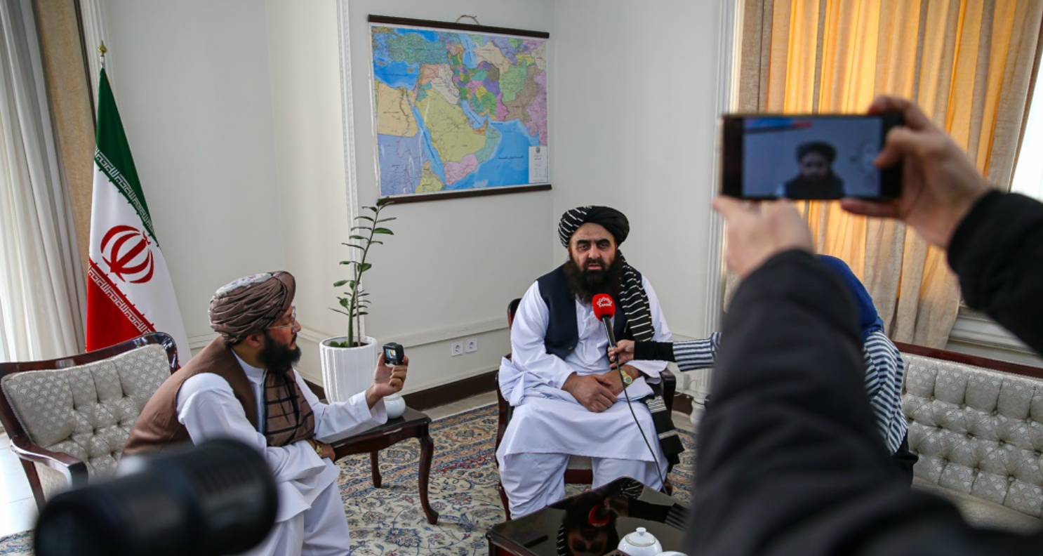 متقي: موږ د کډوالو د بېرته راستنېدو د اسانولو لپاره د اقتصادي پرمختګ په لټه کې یو