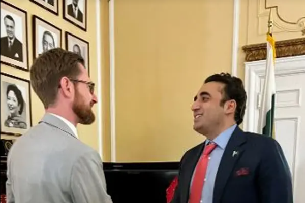 Pak Foreign Minister, US Special Representative Discuss Engagement with Taliban