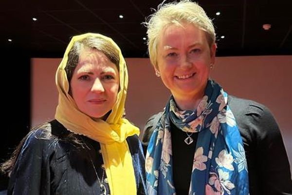 فوزیه کوفی با وزیر خارجه بریتانیا درباره وضعیت زنان افغانستان گفتوگو کرد