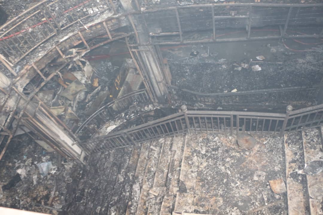 طالبان: ۱۰ آتش‌نشان در آتش‌سوزی در هرات مسموم و صدها مغازه حریق شدند