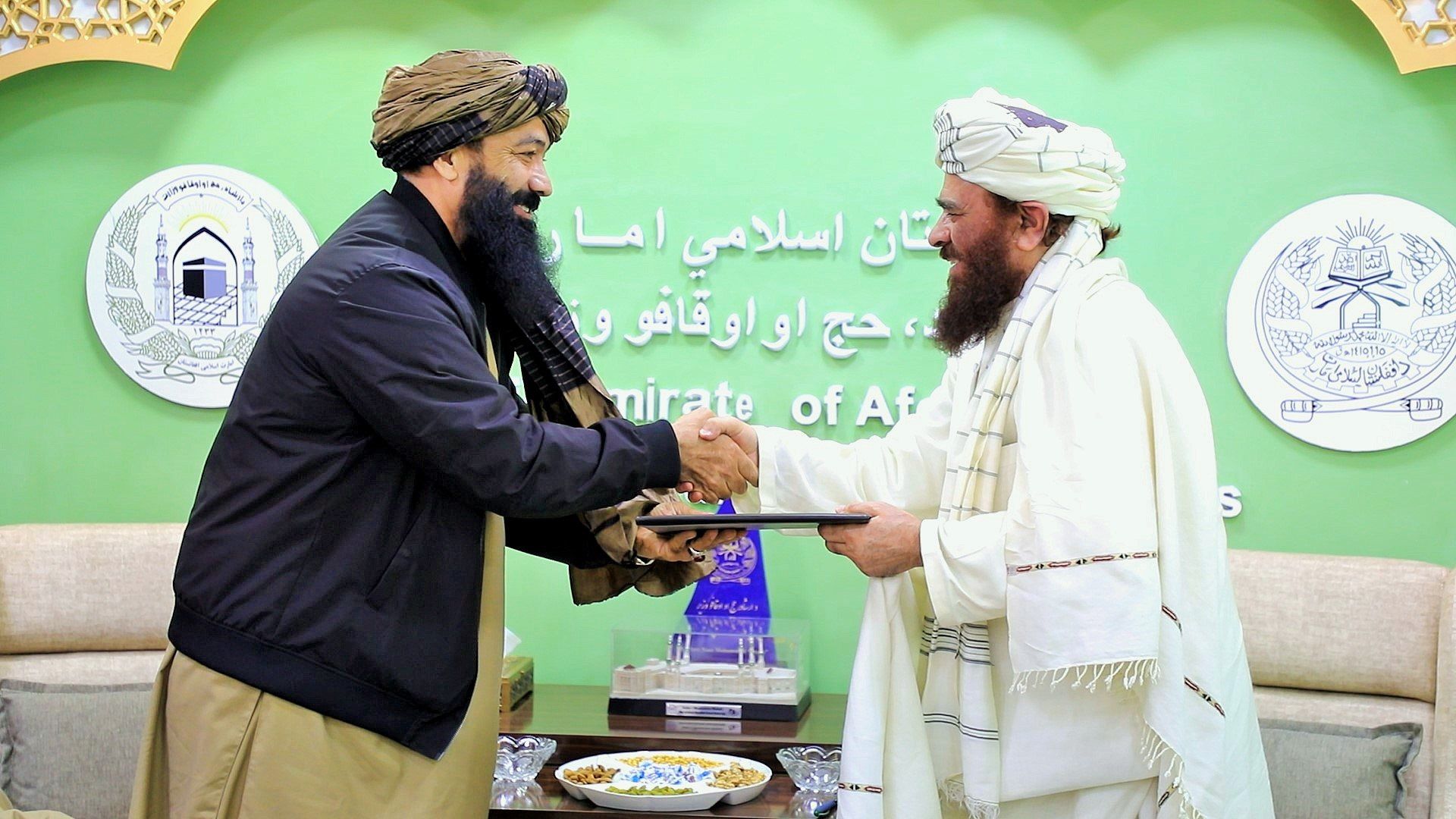 طالبان قرارداد حمل و نقل زائران حج را با شرکت‌های آریانا و کام‌ایر امضا کرد