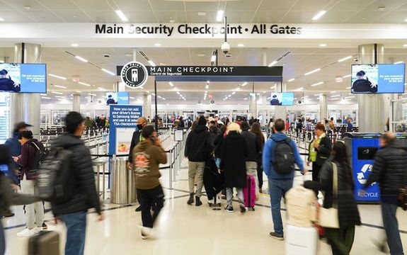 اجرای فرمان سفربند ترامپ در میانه اعتراضهای گسترده شروع شد