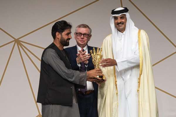 له زندان څخه تر نړۍوالې جایزې؛ مطیعالله ویسا د قطر له امیر څخه نړۍواله جایزه ترلاسه کړه