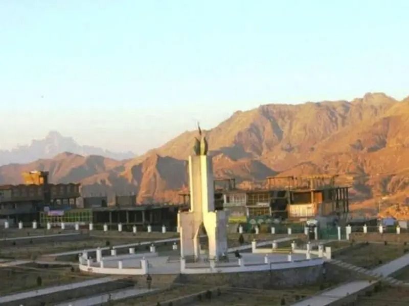 طالبان: د دايکندي خلکو يوه کال کې ۲۸۸ جريبه ځمکه د ښوونځيو او مدرسو لپاره ځانګړې کړې