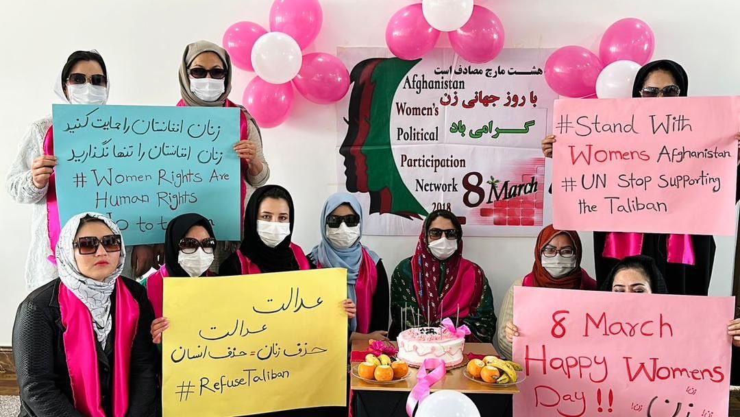 یک گروه زنان معترض در آستانه روز جهانی زن نسبت به وضعیت زنان در افغانستان هشدار داد