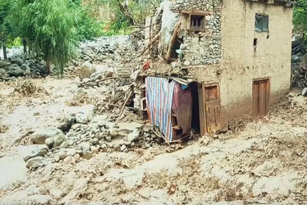 د نورستان په منډول ولسوالۍ کې یو ځل بیا سېلابونو کورونه او ځمکې لاندې کړې دي