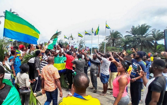 په ګابن کې د پوځي چاروکو د کودتا په اړه د نړۍوالو غبرګونونه