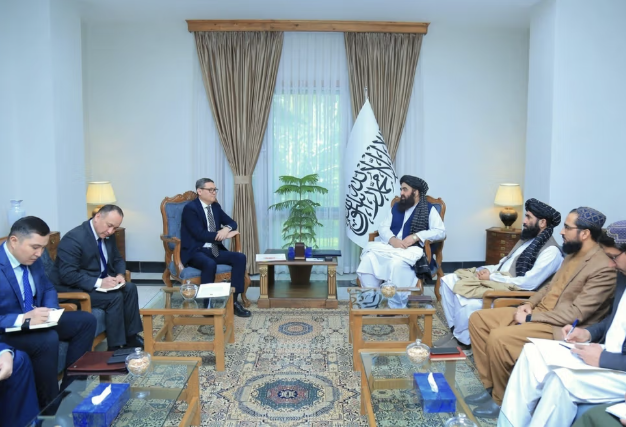 متقي يدعو إلى علاقات قائمة على الدبلوماسية والتفاهم مع دول الجوار