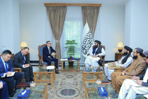 متقي يدعو إلى علاقات قائمة على الدبلوماسية والتفاهم مع دول الجوار