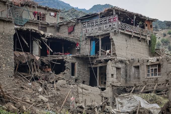 اقتصادي او سیاسي کړکېچ؛ د طالبانو بندیزونو له زلزله ځپلو سره د نړۍوالو مرستو مخه نیولې