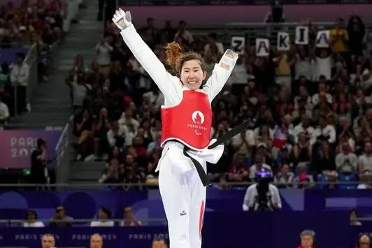 اشرف غنی: پیروزی ذکیه خدادادی، جرقه امید برای آیندهای عاری از تبعیض است