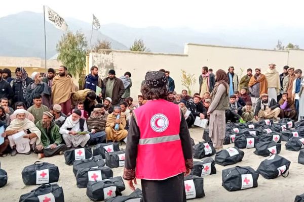 طالبانو په لغمان کې پر ۱۸۵ راستنو شویو کورنیو روغتیایي بستې ووېشلې