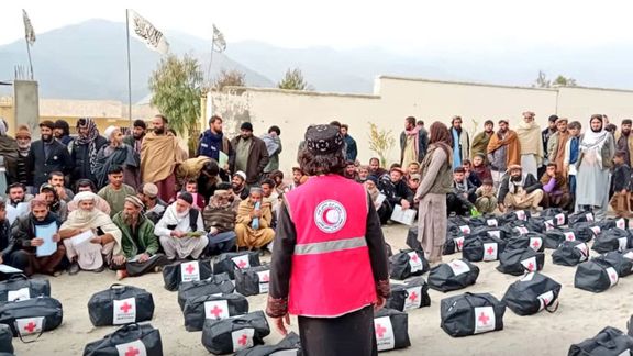 طالبانو په لغمان کې پر ۱۸۵ راستنو شویو کورنیو روغتیایي بستې ووېشلې