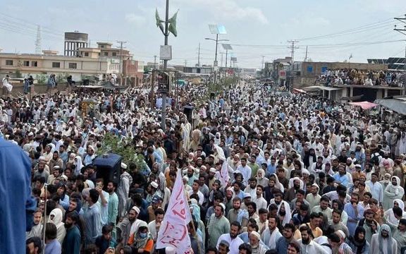 نن د خېبر ولسوالۍ په باړې سیمه کې د نا امنۍ ضد لویه اعتراضیه غونډه کېږي