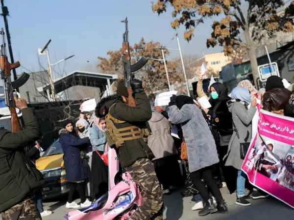۱۲ سیاستمدار سرشناس زن: حذف زنان از نشست دوحه منجر به سرکوب بیشتر زنان افغان خواهد شد