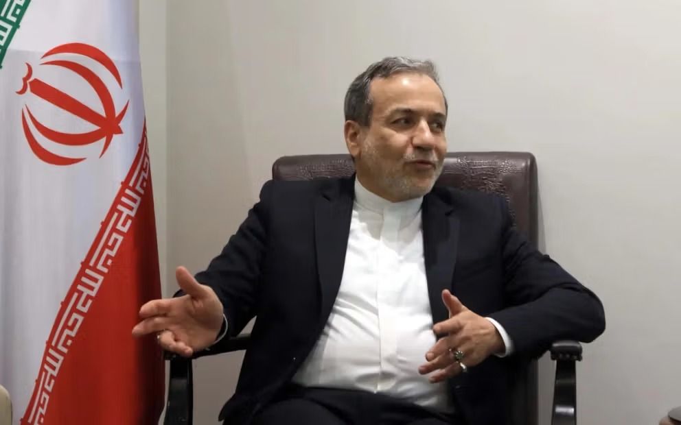 رضا پهلوي: په داووس کې د عراقچي د ګډون پر وړاندې اعتراض د هر شریف انسان دنده ده