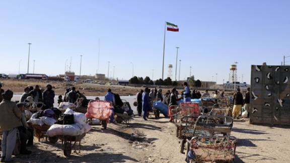 ایران افغان کډوالو ته ۱۵ ورځې وخت ورکړی چې افغانستان ته ستانه شي