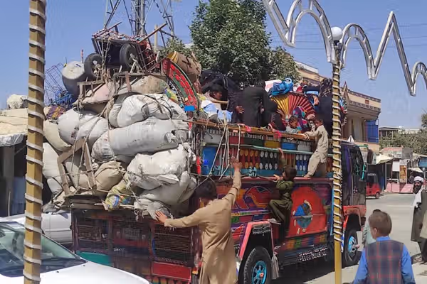 د افغان کډوالو اېستل؛ له پاکستان او ایران نه نږدې ۳زره کډوال افغانستان ته ستانه شوي دي