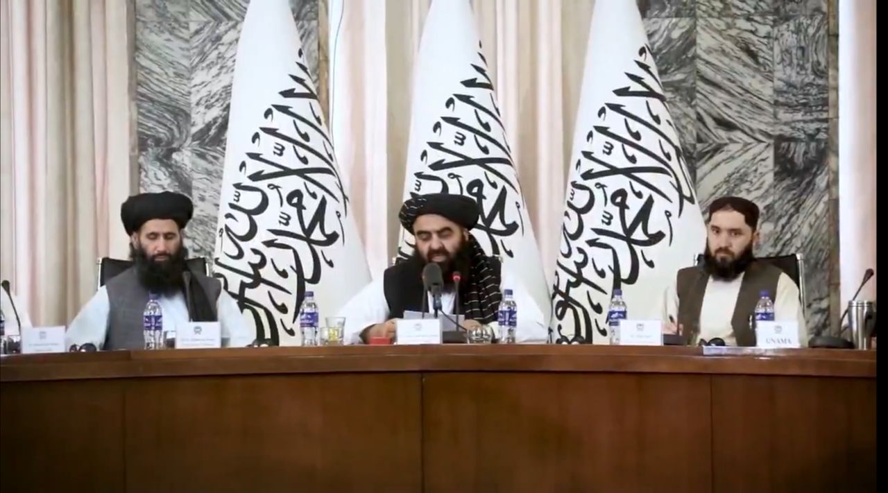 امیرخان متقي: د افغانستان تښتول شوې الوتکې دې بېرته افغانانو ته وسپارل شي