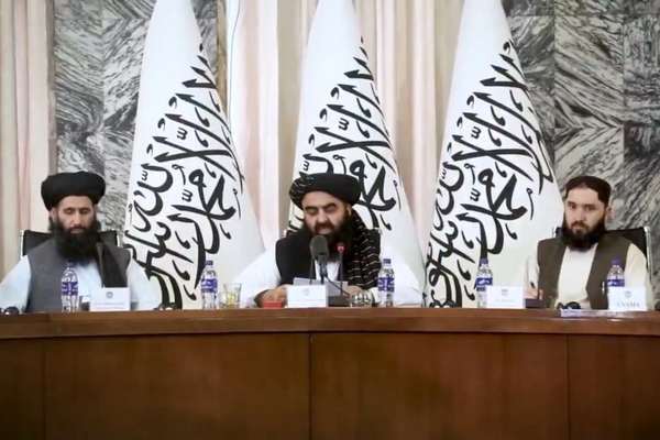 امیرخان متقي: د افغانستان تښتول شوې الوتکې دې بېرته افغانانو ته وسپارل شي