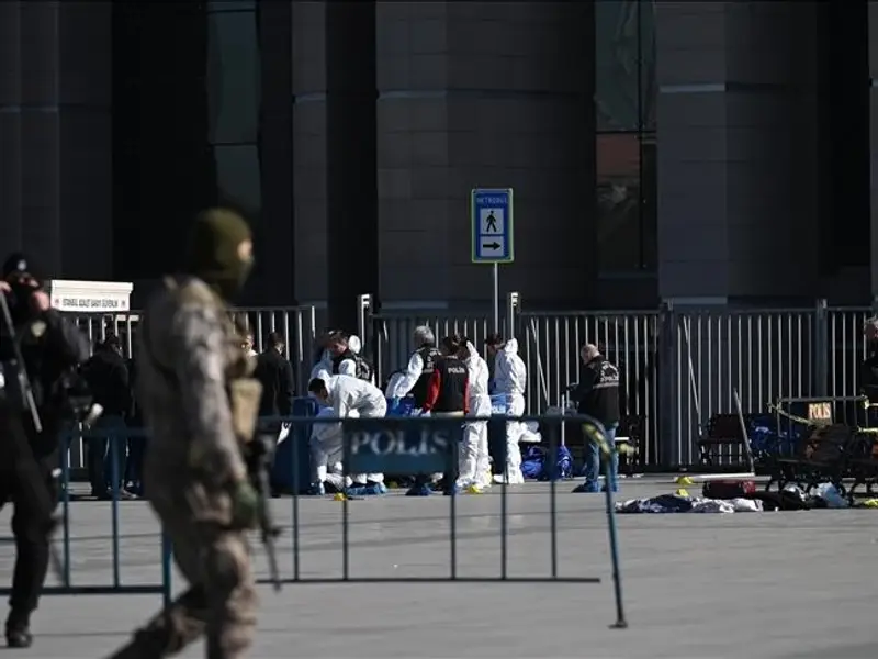 د استانبول د محکمې مخې ته په یوه وسله وال برید کې ۲ بریدګر او یو پولیس وژل شوي دي