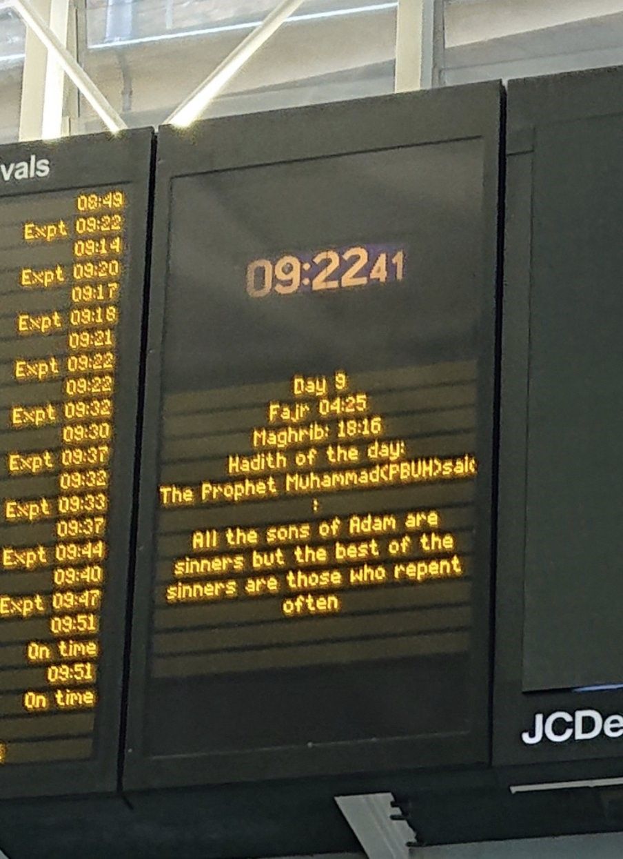 نمایش حدیث پیامبر اسلام که می‌گوید همه انسان‌ها گنه‌کارند،‌ در ایستگاه قطار لندن جنجالی شد