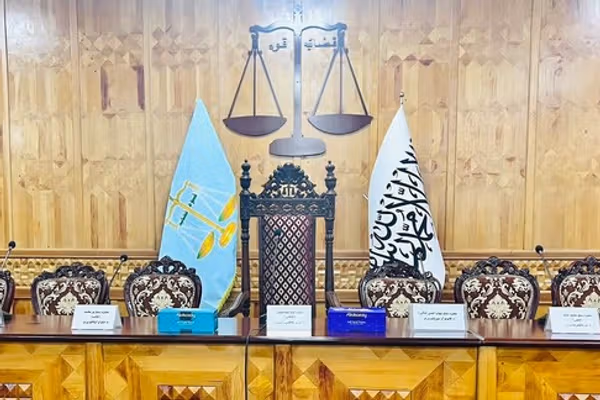 د طالبانو جزایي اصولنامه مېړونه «وینځه ساتونکي» ګرځوي او کورنی تاوتریخوالی قانوني کوي