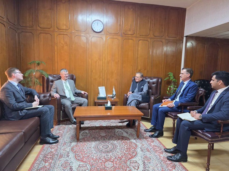 محمدصادق د روسیې له سفیر سره د افغانستان له خاورې د «شته امنیتي ګواښونو» په اړه خبرې کړې