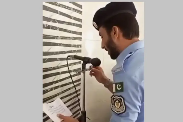 Pakistani Police Warn Migrants About Deadline To Leave Country Through Mosques