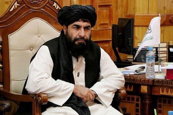 د طالبانو د بلخ والي یوسف وفا د یوه پلاوي په مشرۍ ازبکستان ته لاړ