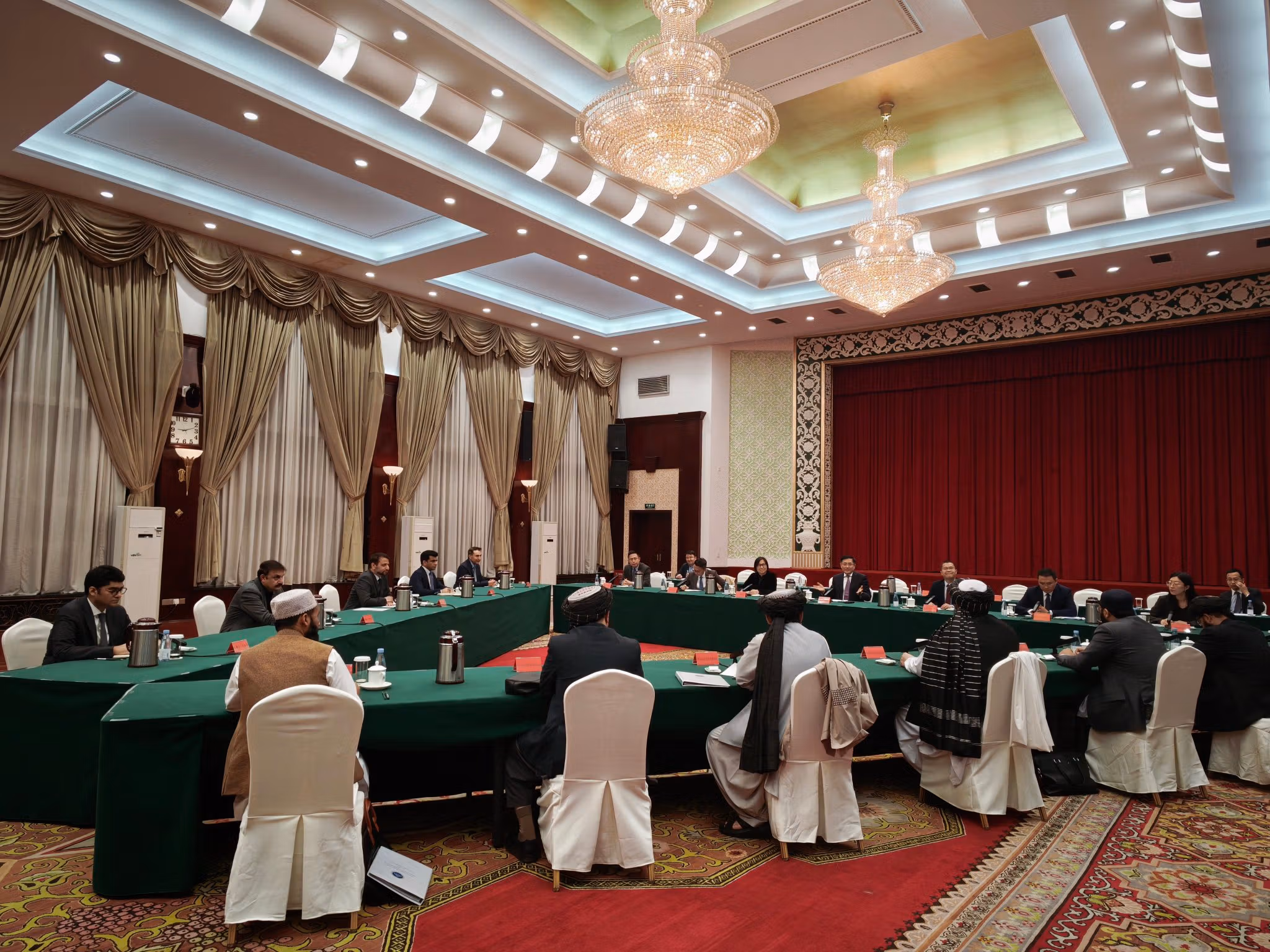 پاکستان: در حال ارزیابی نتایج گفتوگوهای اورومچی هستیم