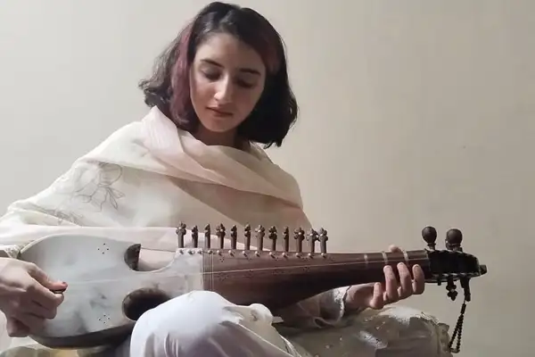 د رباب په نغمو کې؛ د افغان نجونو او ښځو د ستونزو او کړاوونو انځور
