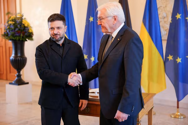 امریکا اوکراین ته ویلي چې د سولې تړون لپاره باید د دونیڅک له سیمې ووځي