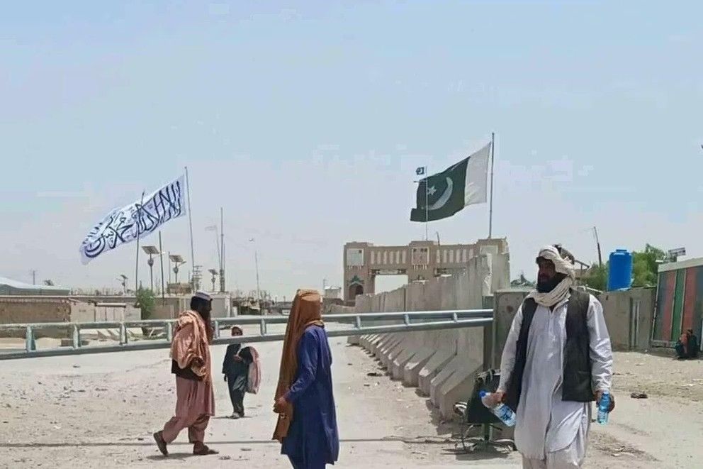 پاکستان برای اخراج مهاجران افغان، گذرگاه اسپین‌بولدک را به‌طور موقت باز کرد
